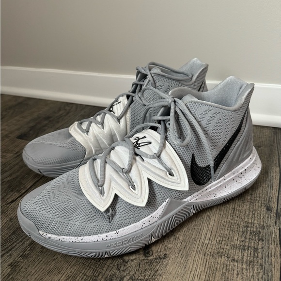Nike Kyrie 5 Wolf Grey - Picture 4 of 8